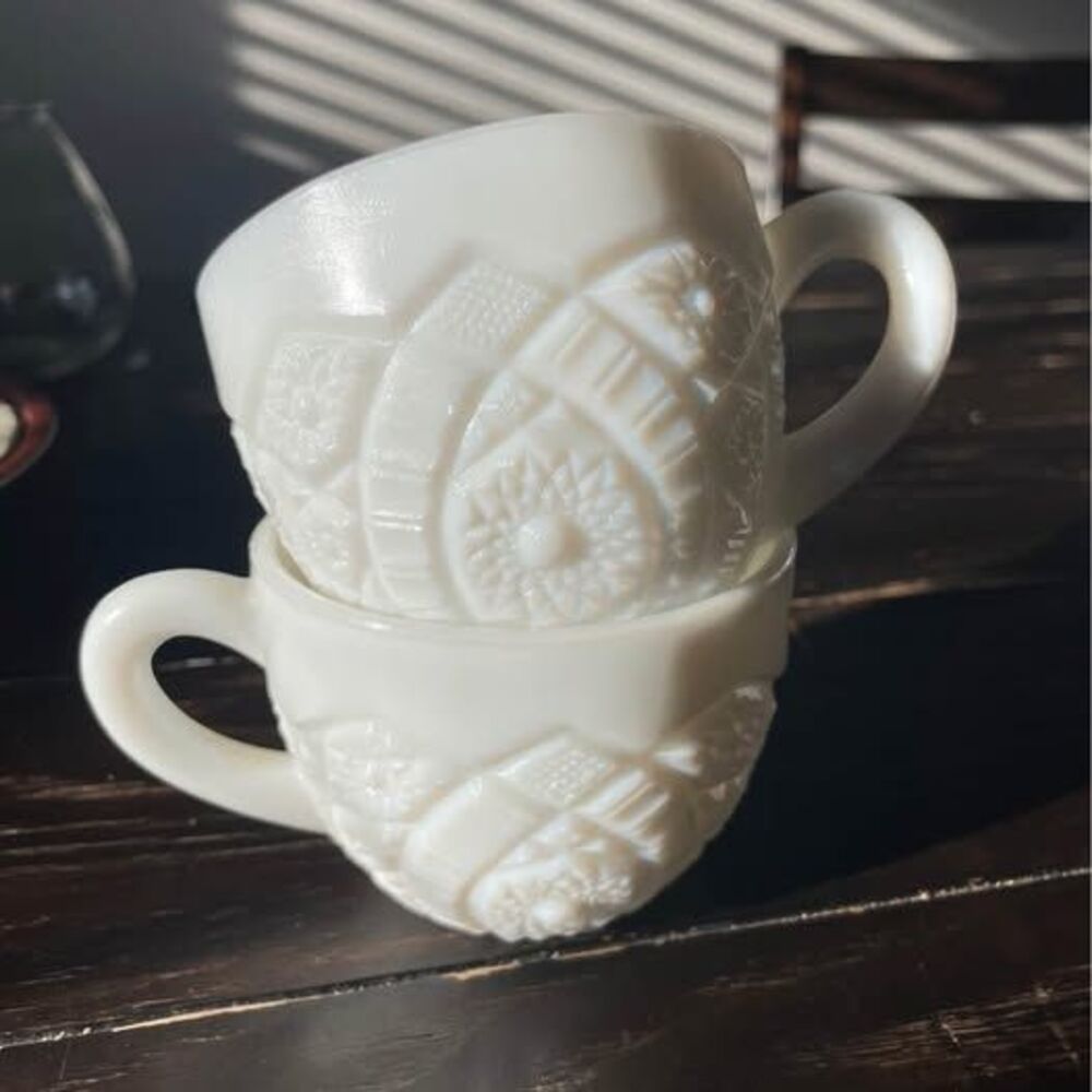 1950’s Vintage Milk Glass Tea Coffee Punch Cups - Picture 4 of 5